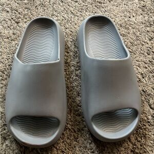 Gray clogs - Men’s size 7 - Gently used